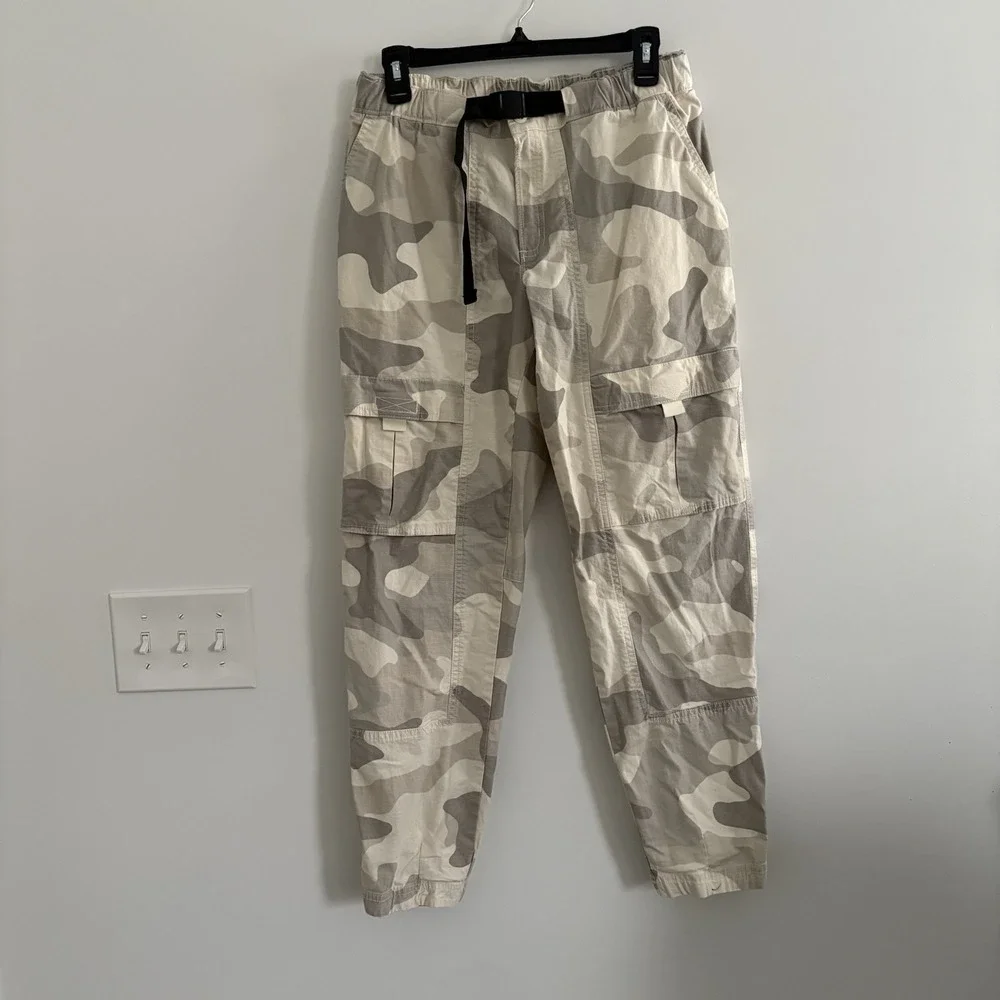 Columbia Women's Wallowa Cargo Camo Pants BeigeGrayWhite, Pocket zipper StrapSz8 - Picture 2 of 13